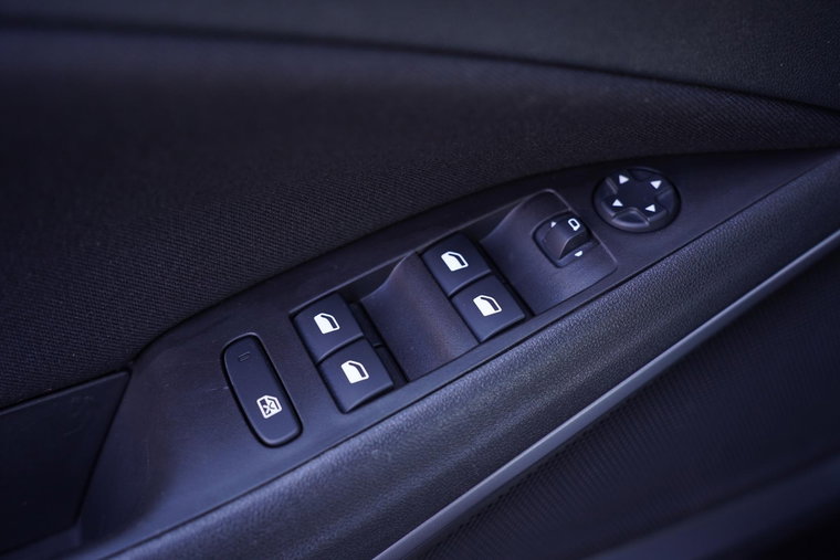 Vehicle Image 35