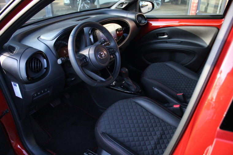 Vehicle Image 15