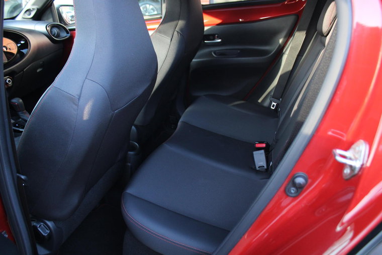Vehicle Image 16