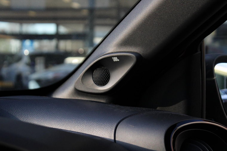 Vehicle Image 33