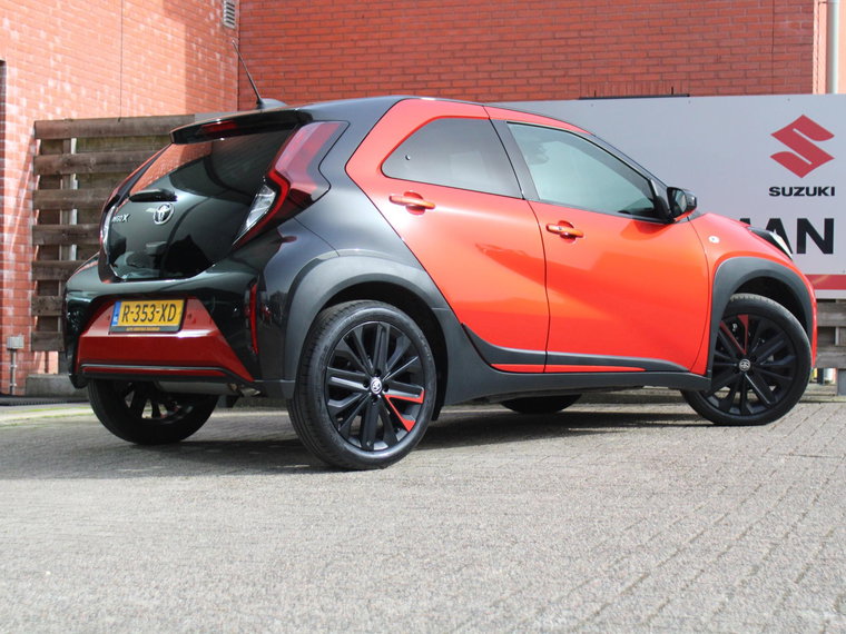 Vehicle Image 10