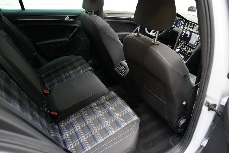 Vehicle Image 37