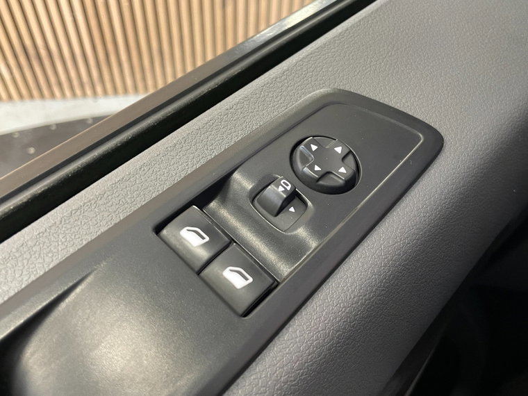 Vehicle Image 39