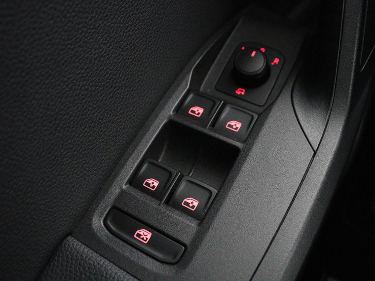 Vehicle Image 28