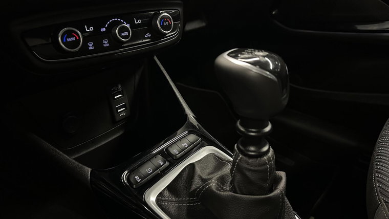 Vehicle Image 32
