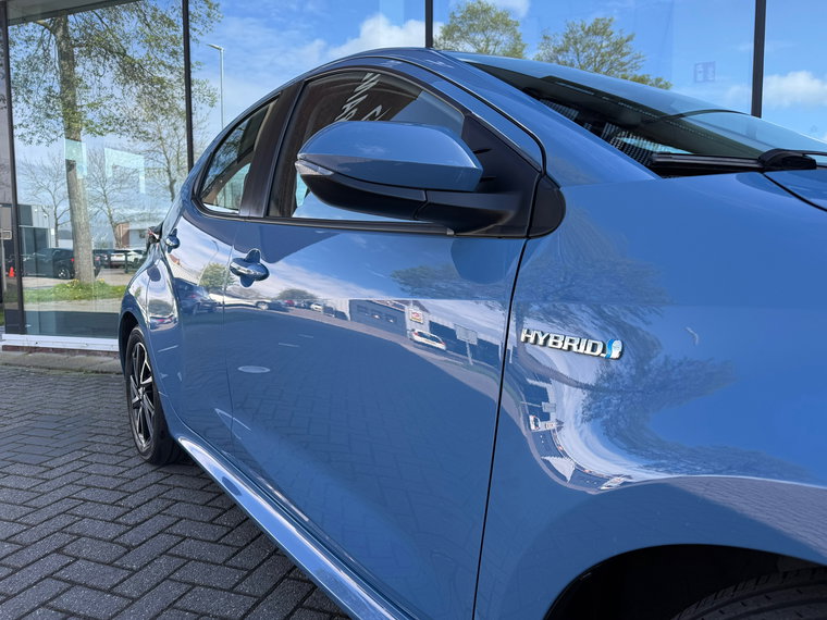 Vehicle Image 16