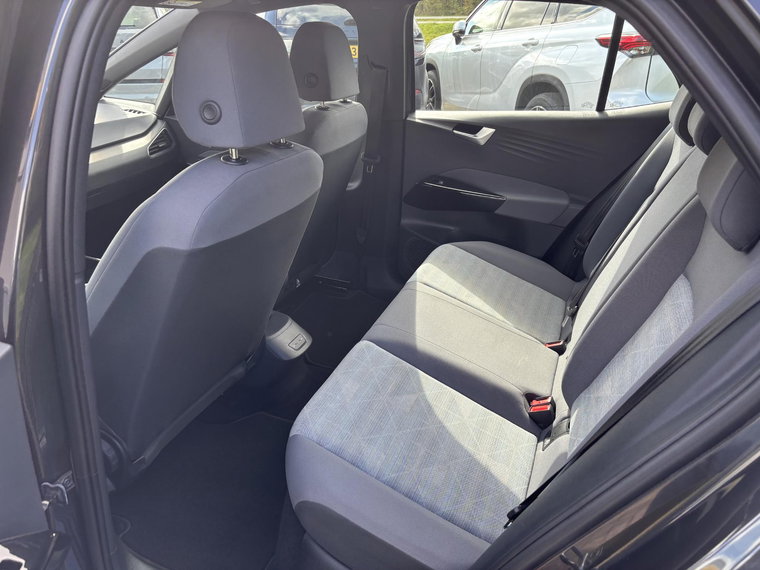 Vehicle Image 25