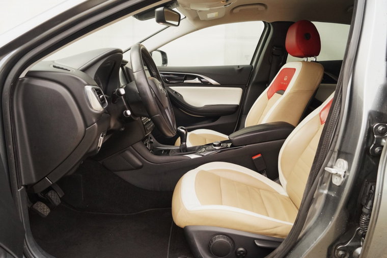 Vehicle Image 6