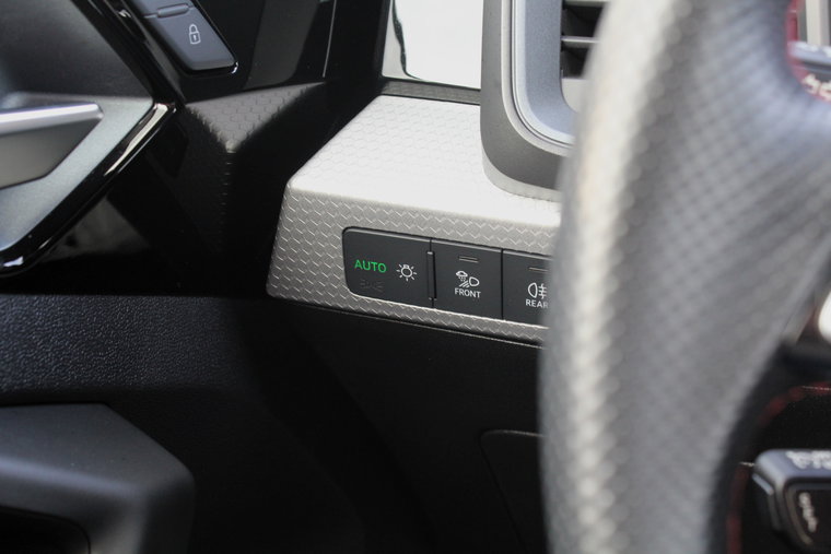 Vehicle Image 33