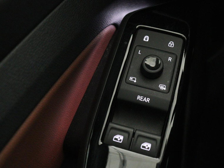 Vehicle Image 35