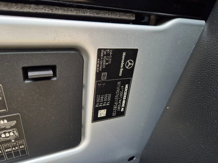 Vehicle Image 8