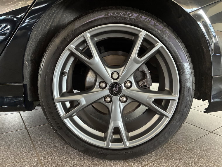 Vehicle Image 21