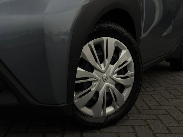 Vehicle Image 25