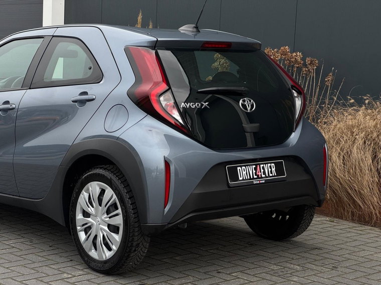Vehicle Image 10