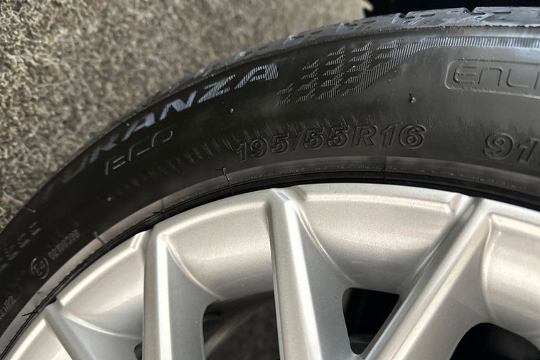 Vehicle Image 30