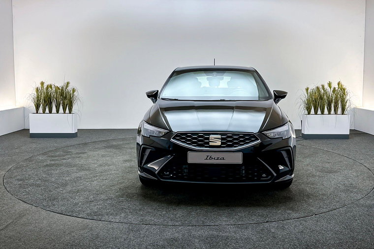 Vehicle Image 8