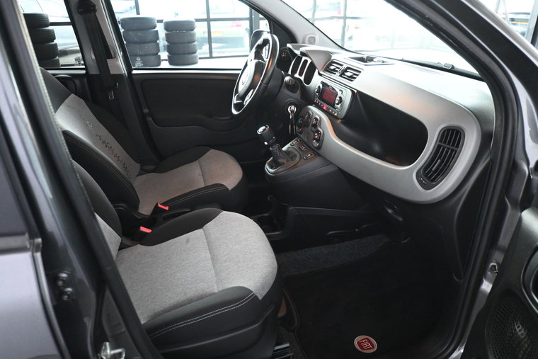 Vehicle Image 16