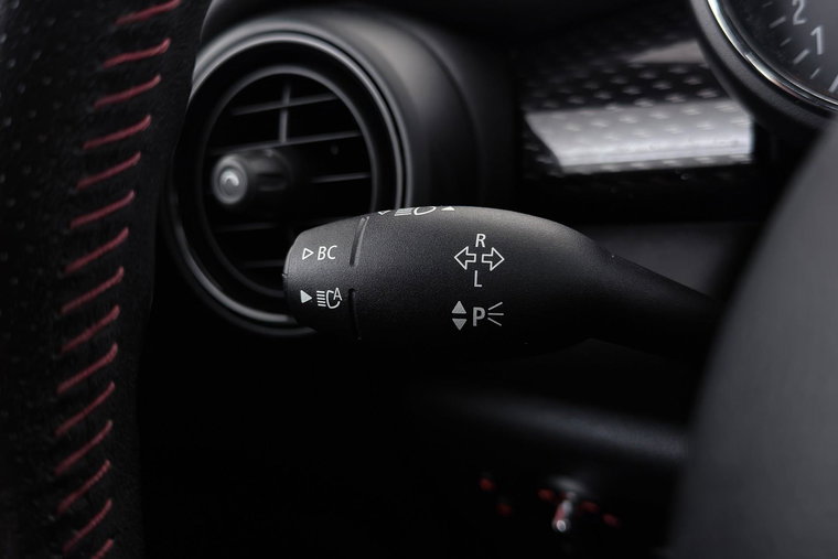 Vehicle Image 32