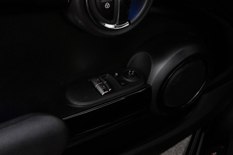 Vehicle Image 38