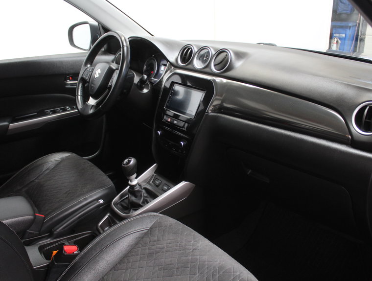 Vehicle Image 6