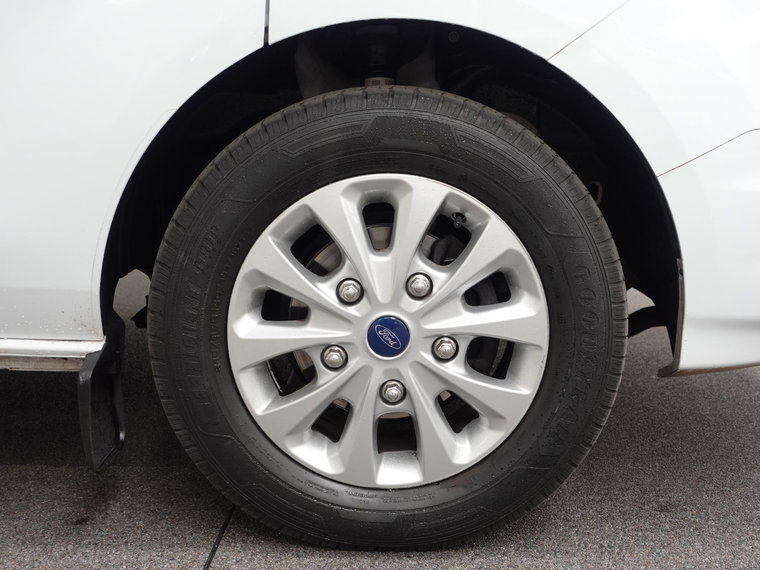 Vehicle Image 30