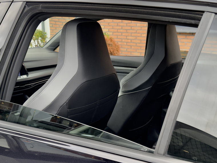 Vehicle Image 32