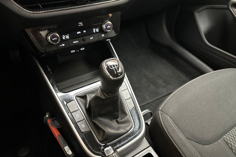 Vehicle Image 30