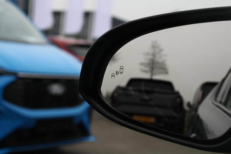 Vehicle Image 37