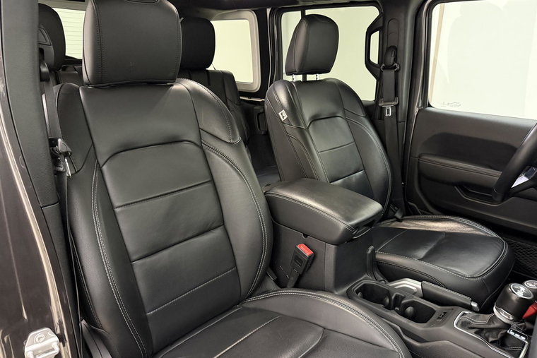 Vehicle Image 16