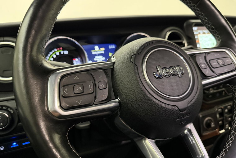 Vehicle Image 21