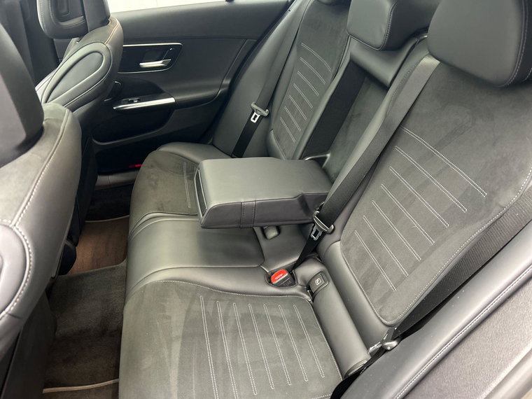 Vehicle Image 35