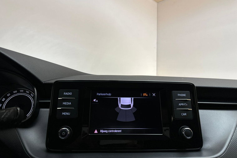 Vehicle Image 25
