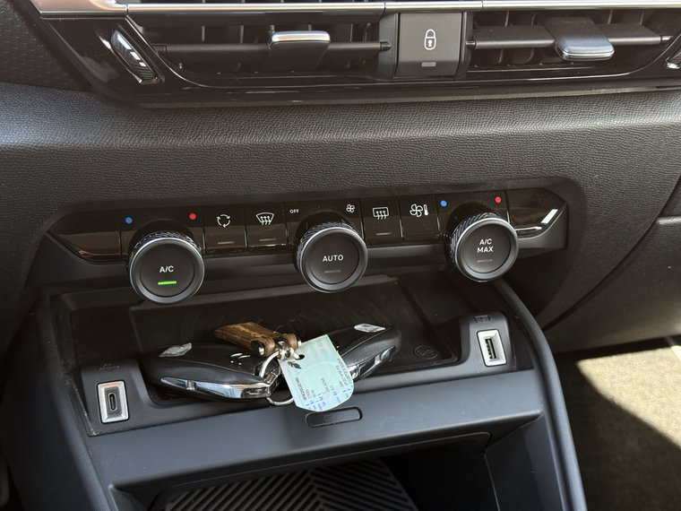 Vehicle Image 38