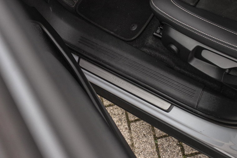 Vehicle Image 32