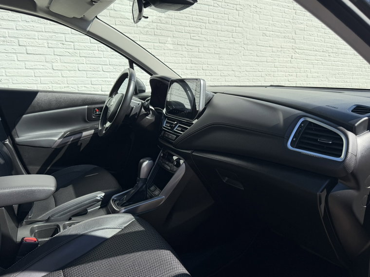 Vehicle Image 25