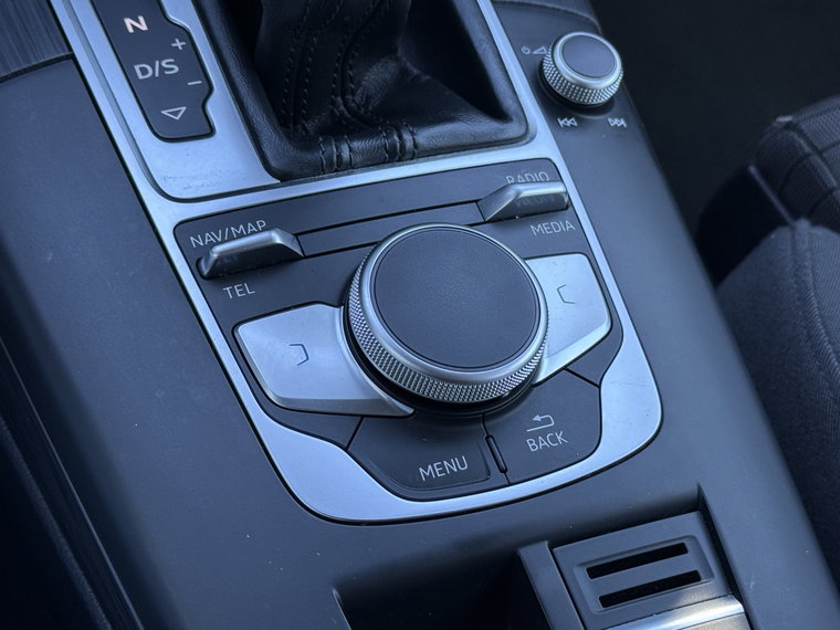 Vehicle Image 24