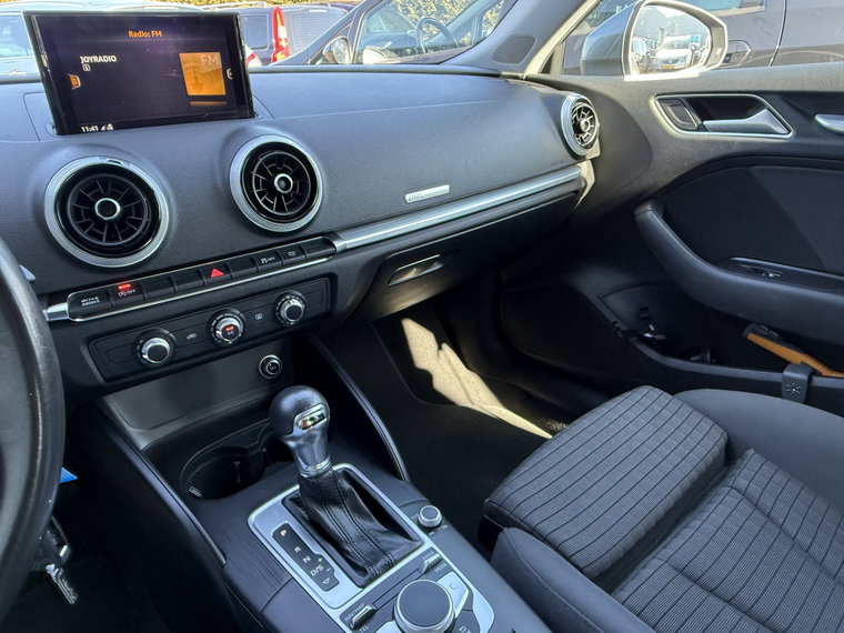 Vehicle Image 26