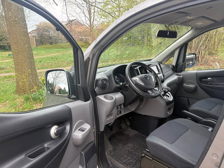 Vehicle Image 16