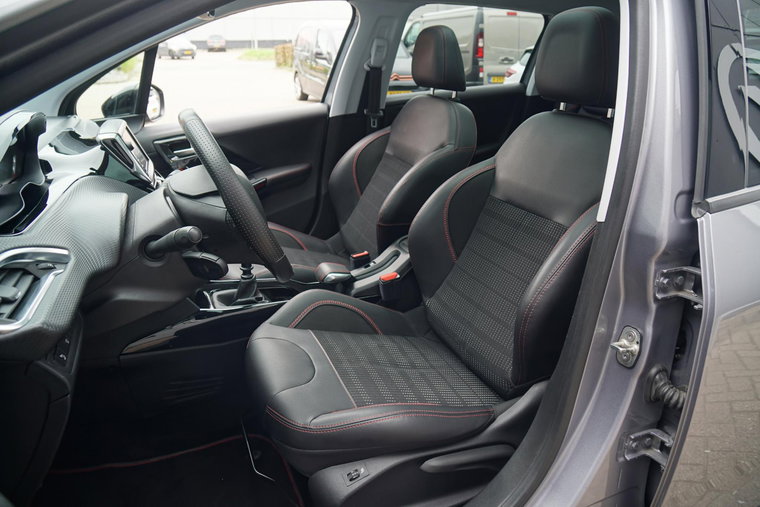 Vehicle Image 15