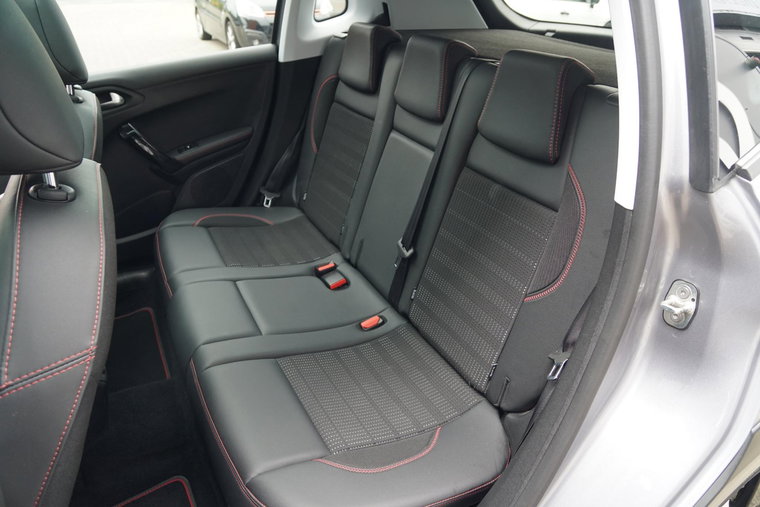 Vehicle Image 16