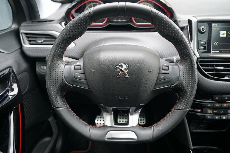 Vehicle Image 25