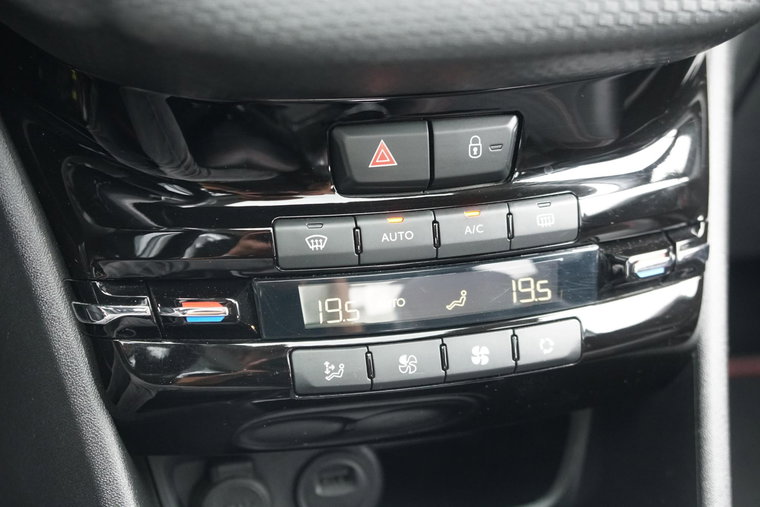 Vehicle Image 29