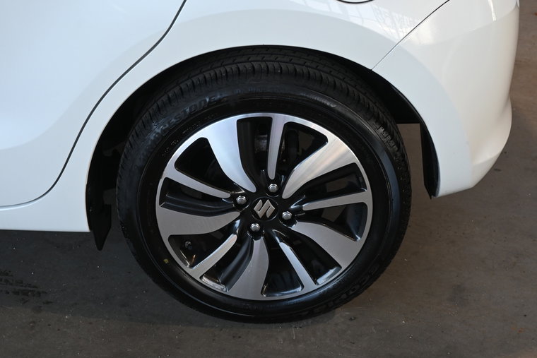 Vehicle Image 12