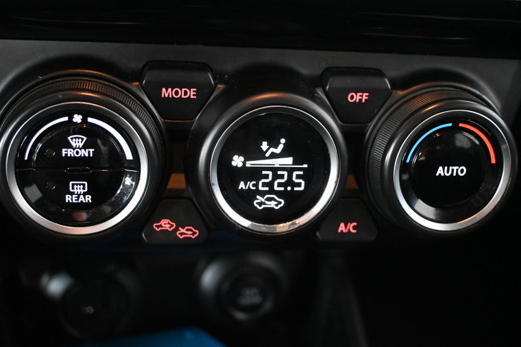 Vehicle Image 25