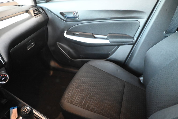 Vehicle Image 32