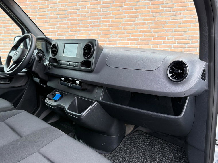Vehicle Image 29