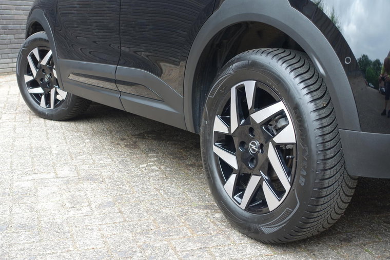 Vehicle Image 13
