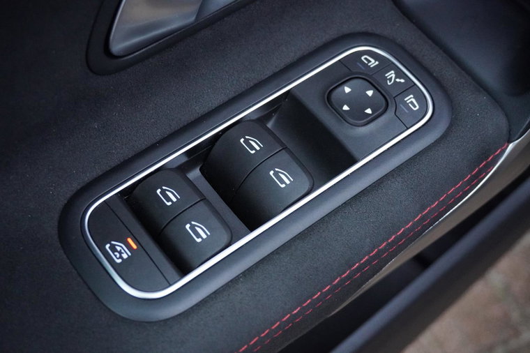 Vehicle Image 35