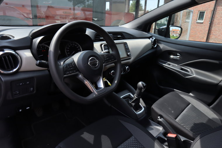 Vehicle Image 16
