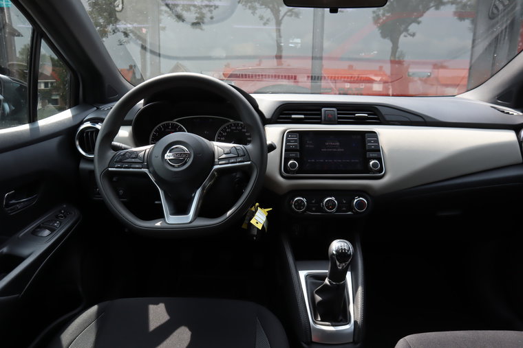 Vehicle Image 21
